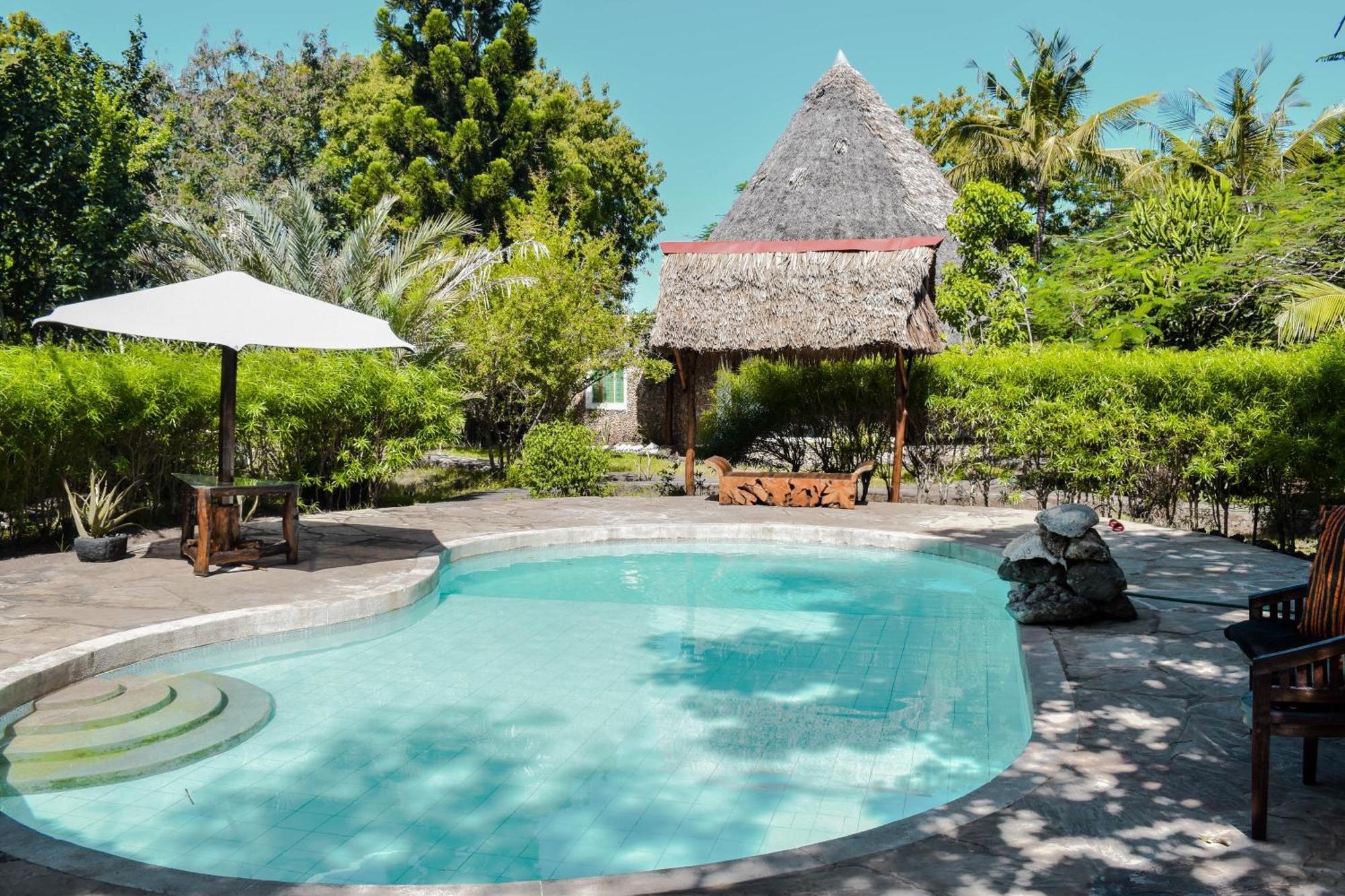 African Hut Tiny Cottage Diani Beach Exterior photo