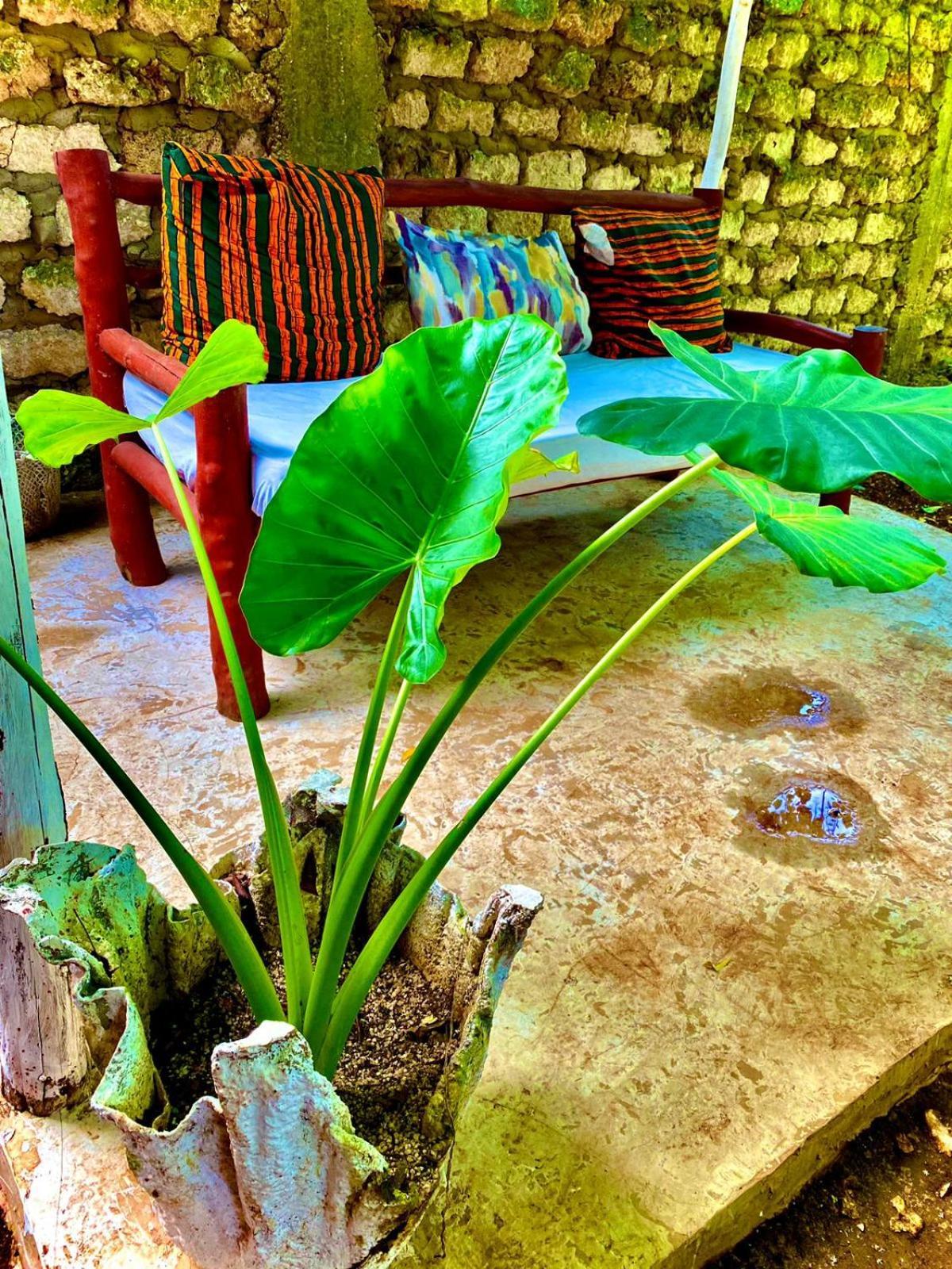 African Hut Tiny Cottage Diani Beach Exterior photo