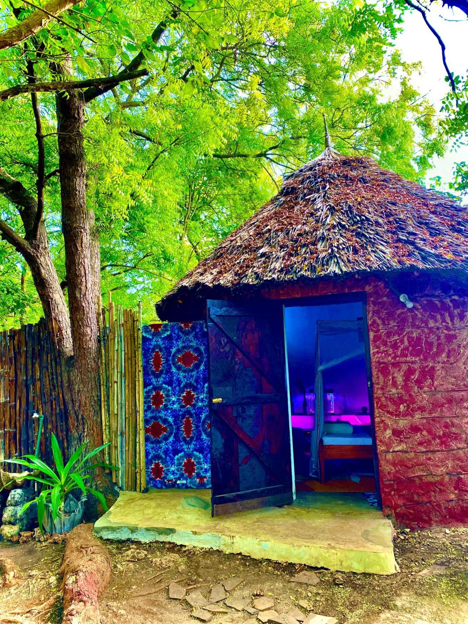 African Hut Tiny Cottage Diani Beach Exterior photo